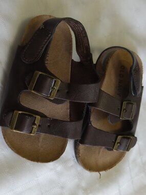 Small Old Navy sandals 4 3/4 inches